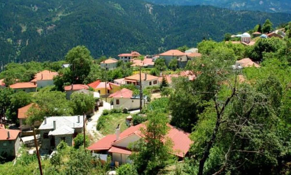 Το πανέμορφο χωριό στη καταπράσινη αγκαλιά της Καλιακούδας